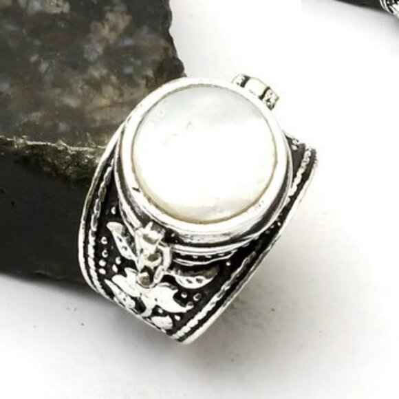 Mother of Pearl and Sterling Silver Poison Box Ring SZ 8 - Picture 1 of 2